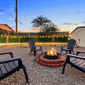 Holiday home Retreat - With King Bed - 10 Min From Airp - Unit C, Phoenix